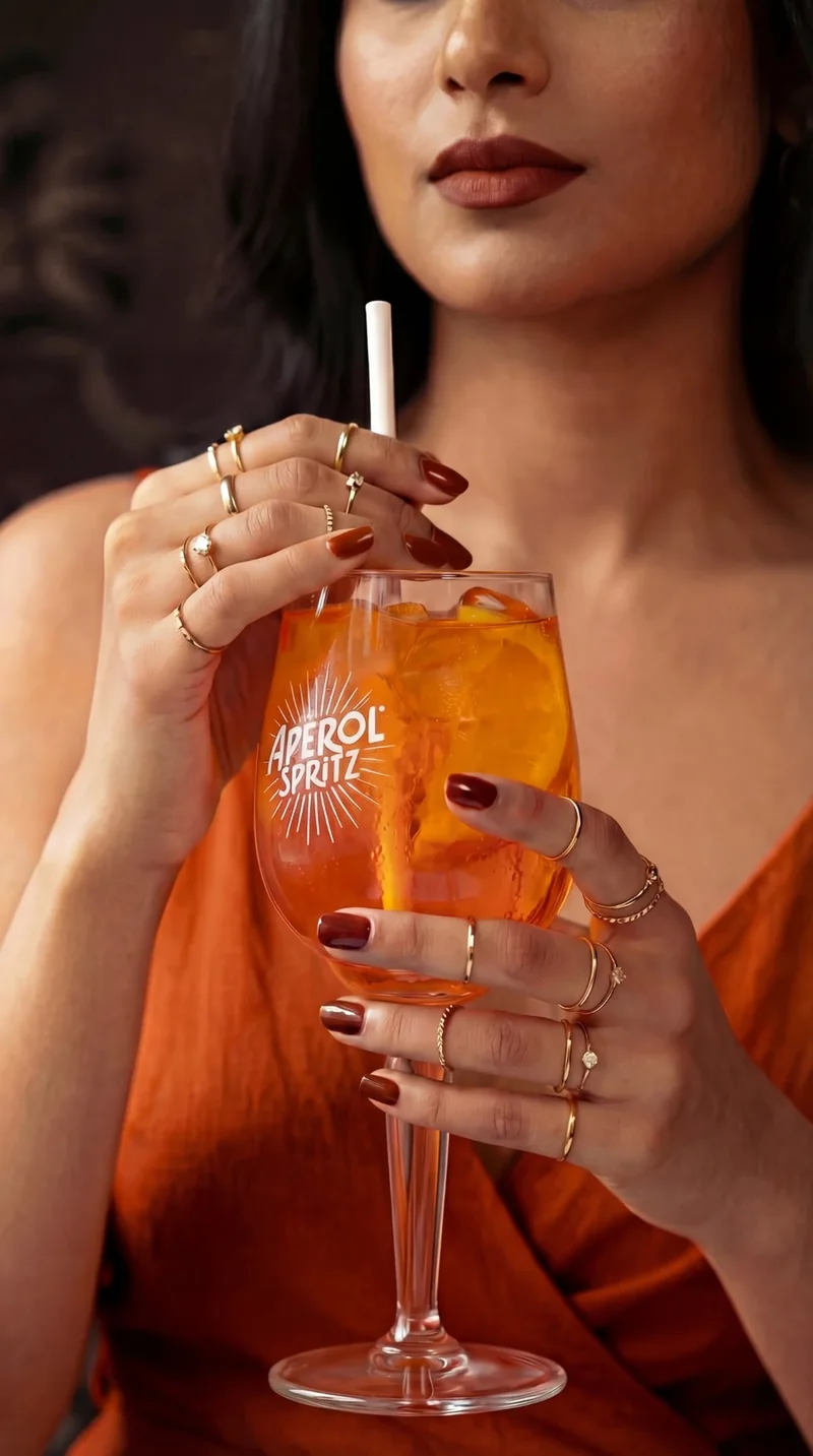 Aperol Spritz et robe rouge, création Visualift